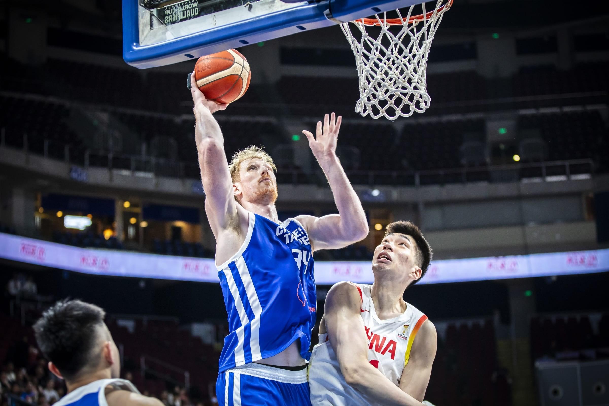 开云赛事集团-体力不支，高柏铠全场出战36分钟&amp;amp;投篮14中8，得到19分11篮板